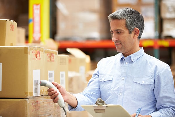 worker-scanning-package-in-warehouse-P222EZD-1 worker-scanning-package-in-warehouse-P222EZD-1